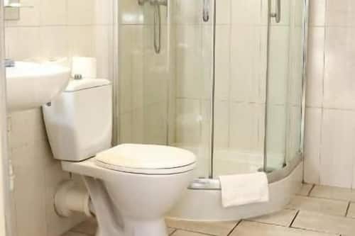 Economy Double Room | Bathroom