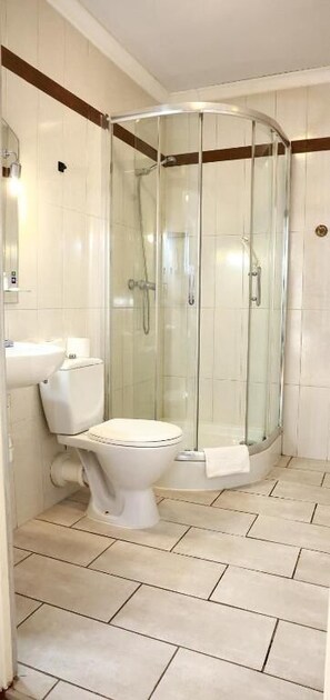 Economy Double Room | Bathroom - Pałac Biedrusko (Biedrusko)