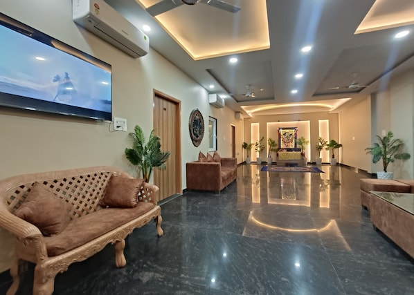Reception hall - Hotel Vrindavan Nikunj -near Prem Mandir (Vrindavan)