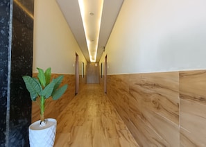 Hallway - Hotel Vrindavan Nikunj -near Prem Mandir (Vrindavan)