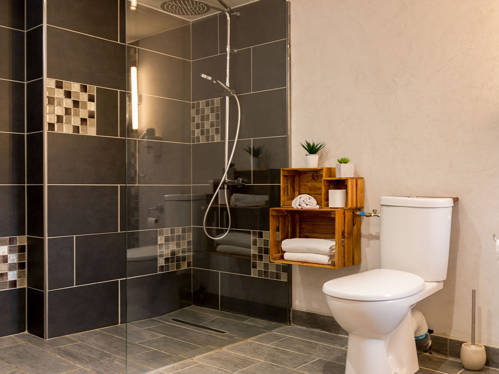 Quadrupla Deluxe | Bagno | Asciugacapelli, asciugamani, sapone, carta igienica