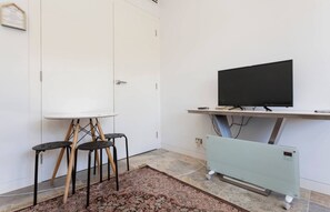 Interior - Room-relax and Retreat Studio Flat (Sydney)