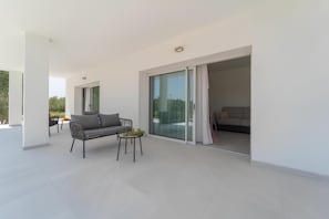 Comfort-Apartment, Blick auf den Innenhof | Terrasse/Patio
