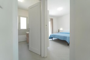 Comfort-Apartment, Blick auf den Innenhof | Verdunkelungsvorhänge, schallisolierte Zimmer, kostenloses WLAN