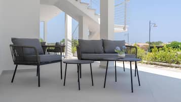 Premier Apartment, Courtyard View | Terrace/patio