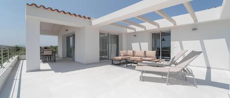 全景頂層客房, 海景 | 室外用餐