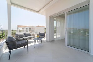 Panoramic-Apartment, Meerblick | Terrasse/Patio