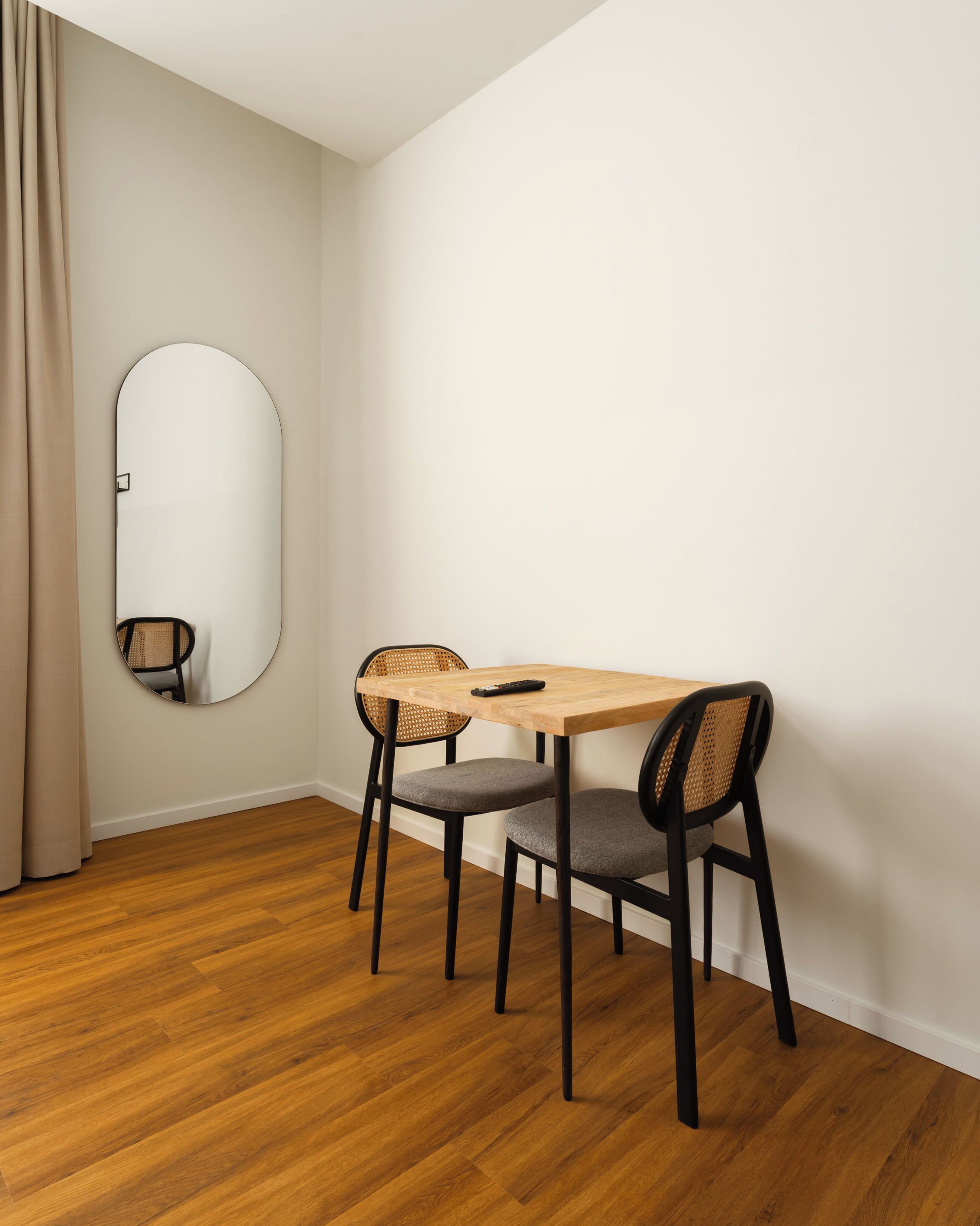 Suite Wheelchair Accessible | Individuell dekoriert, individuell eingerichtet, Schreibtisch