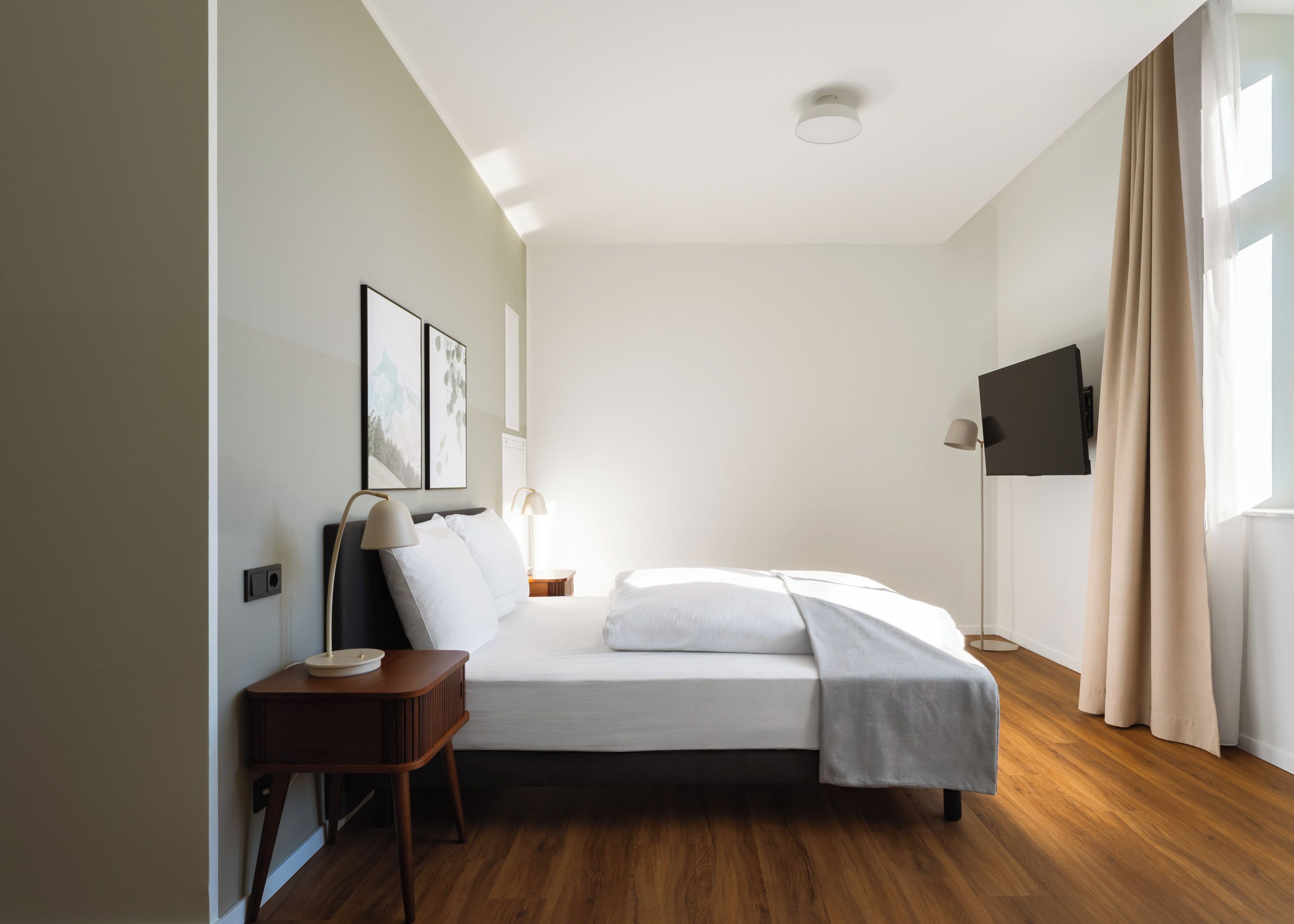Suite Wheelchair Accessible | Individualmente decorados, individualmente mobiliados, escrivaninha