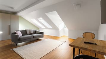 Comfort Suite | Individuell dekoriert, individuell eingerichtet, Schreibtisch