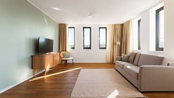 Comfort Suite with Sofa Bed | Individuell dekoriert, individuell eingerichtet, Schreibtisch
