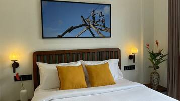 6 bedrooms, iron/ironing board, WiFi, bed sheets