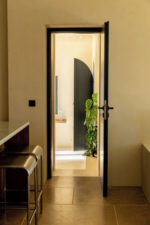 Interior - Exomitis1 Cellar & Sea Escape (8CMR+3XX Exomitis, Greece)