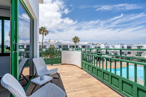 Centrally located in a quiet residential area in Costa Teguise with beach access