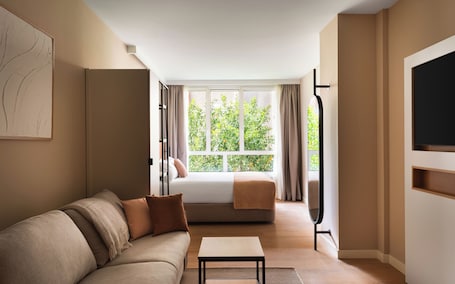 Studio with Sofa Bed | Living area. Limehome Bilbao Julio Urquijo