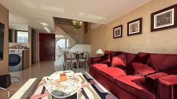 Loftsrom – deluxe, 3 soverom, kjøkken, hageområde | Innvendig