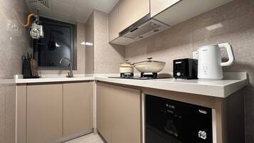 Loftsrom – deluxe, 3 soverom, kjøkken, hageområde | Eget kjøkken