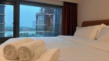 Deluxe-Loft, 3 Schlafzimmer, Küche, zum Garten hin