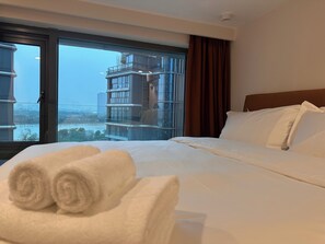 Loft Deluks, 3 kamar tidur, dapur, area taman