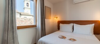 Homestay 'Residenza Tre Cuori' with Lake View, Wi-Fi and Air Conditioning