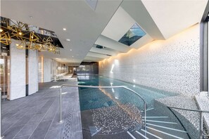 Pool - London Three Bedroom Apartment with Infinite Impressions. (London)