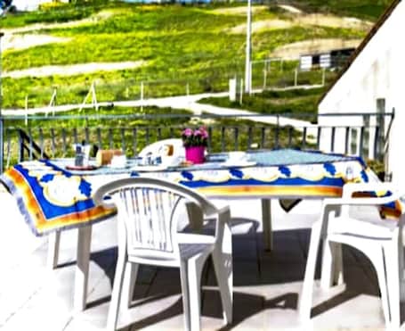 Outdoor dining. The Attic on the Green