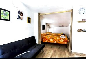 Interior - The Attic on the Green (Sicilia)