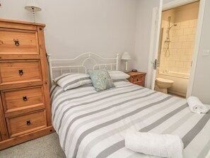 3 bedrooms, individually decorated, individually furnished, free WiFi - The Sea Chest (Alnwick)