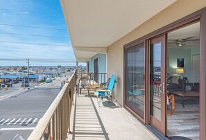 Property grounds - Bright and sunny 2 Bedroom condo on north end on Ocean City, closer to North Park. Vacation at the Shore with Shoreline Properties (Ocean City)