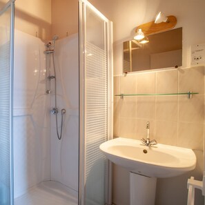 House | 4 bilik tidur 