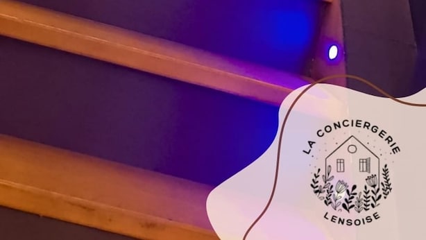 A staircase with wooden steps and purple lighting. - Safari Lensois Wifi Proche Bollaert 3 Pers (Lens)