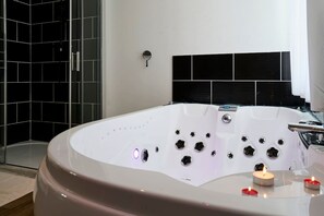 Room - Grand Studio Avec Balneo Proche Gare (Tourcoing)