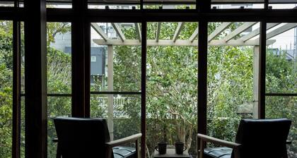 A hideaway surrounded by nostalgia gently welcomes you. In the good old appearance illuminated by a faint light, feeling the warmth filled with peace and slumber gently melting into each other.