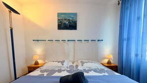 Unclassified image, 4 of 10, button - Sea view, Terrace Secured parking near beach railway station and park (Villeneuve-Loubet)