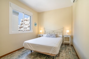 Iron/ironing board, WiFi, bed sheets