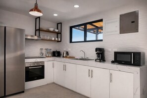 Private kitchen - House 3 Bedrooms / 3 Bathrooms • Private swimming pool - Tamarindo (Tamarindo)