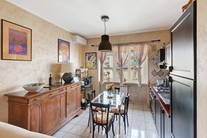 Dining - Antonio's Home: Pet-Friendly Retreat (Napoli)
