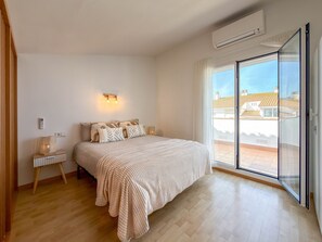 2 bedrooms, free WiFi, bed sheets - Iona (L'Escala)