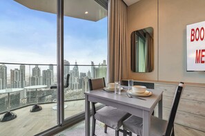 Dining - Free housekeeping visits during your stay - StayShort - Scenic Studio in Business Bay Sleeps 2 with Burj Views! (Business Bay)