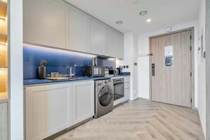 Fridge, microwave, oven, stovetop - Free housekeeping visits during your stay - StayShort - Scenic Studio in Business Bay Sleeps 2 with Burj Views! (Business Bay)