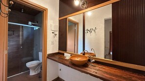 Deluxe-Vierbettzimmer | Badezimmer