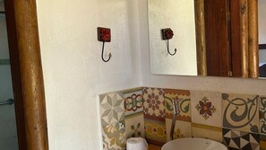 Deluxe Triple Room | Bathroom - Pousada Mandalla (Santana do Riacho)