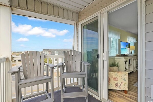 Property grounds - Cozy ocean view 2-bedroom 2-bath condo in N Myrtle Beach (N Myrtle Beach)