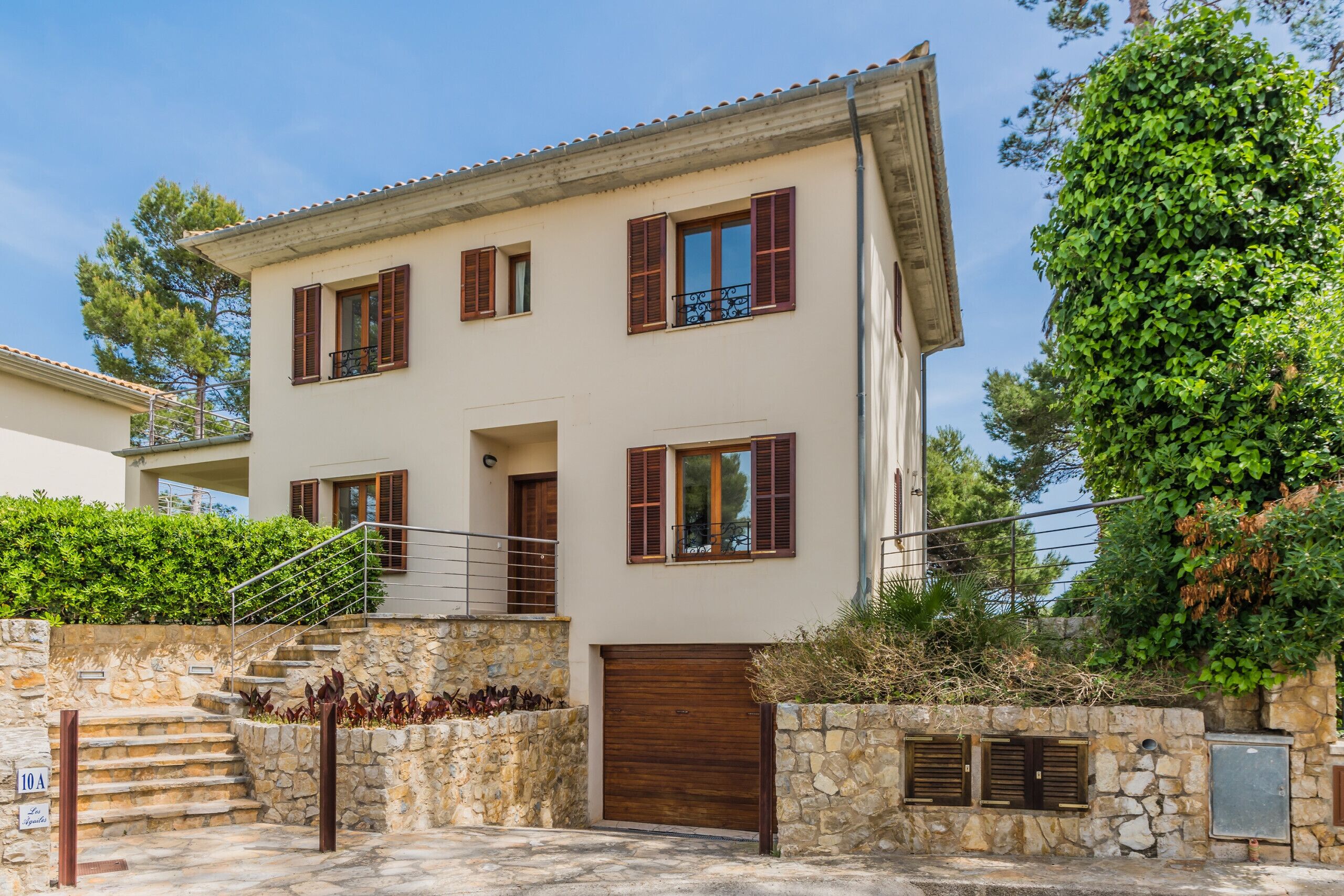 المنشأة من الخارج