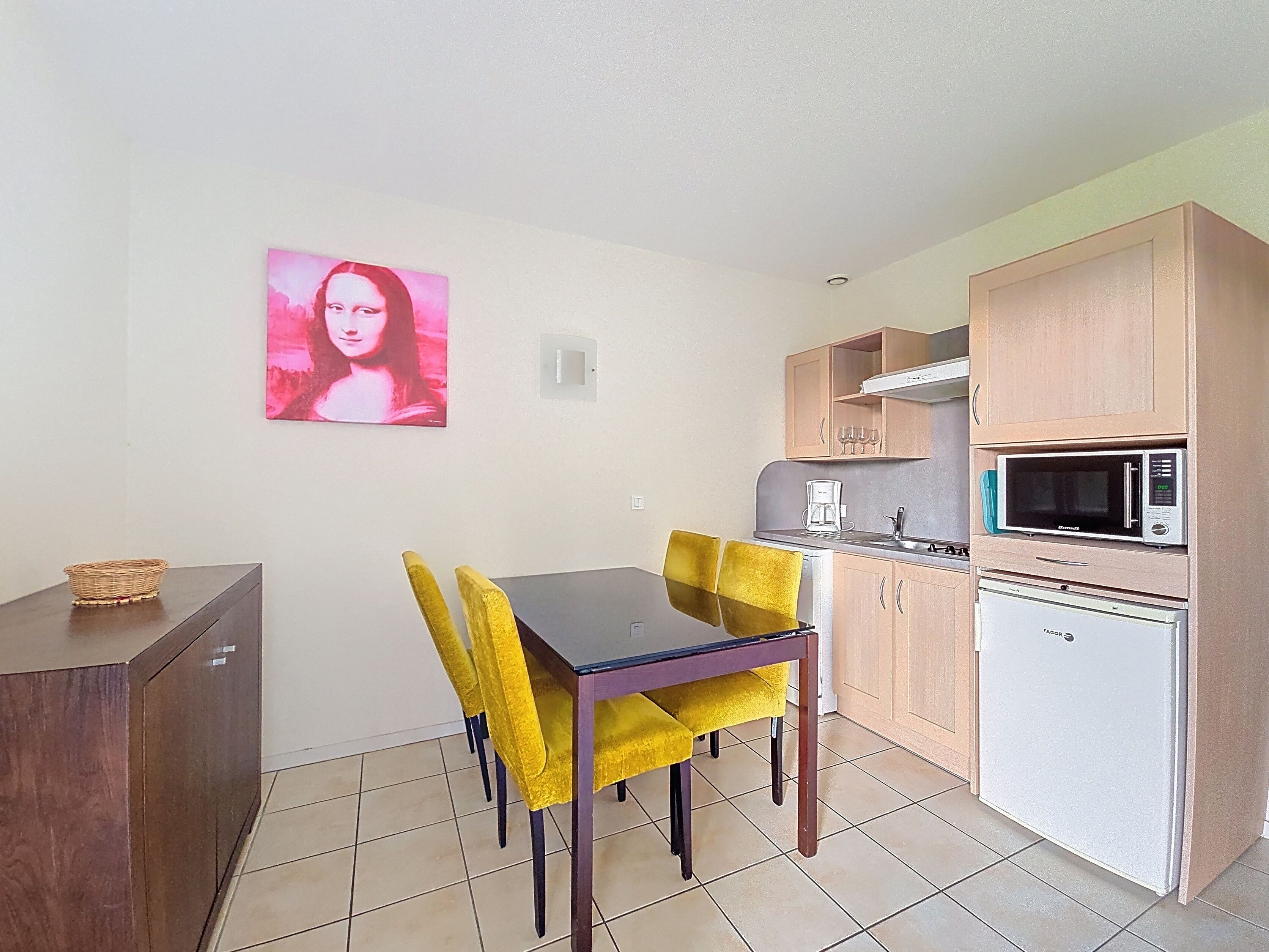 Studio, 2 Einzelbetten | Speisen