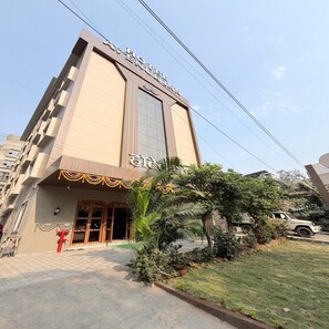 Exterior - Hotel Avenue Inn (Navi Mumbai)