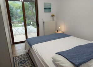 3 habitaciones, tabla de planchar con plancha, wifi y ropa de cama 