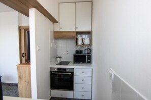 Private kitchen - Phaedrus Living: Seafront Residence Lighthouse 52 (Paphos)