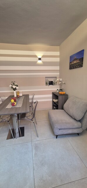 Dining - ELEGANT APATMENT IN URBANIA'S HISTORIC CENTER, MARCHE-PICCOLPASSO20 (Urbania)