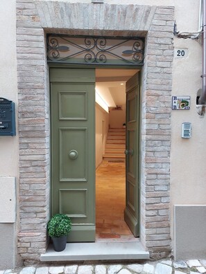 Exterior detail - ELEGANT APATMENT IN URBANIA'S HISTORIC CENTER, MARCHE-PICCOLPASSO20 (Urbania)